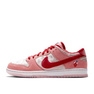 NIKE SB DUNK LOW «Strange Love»